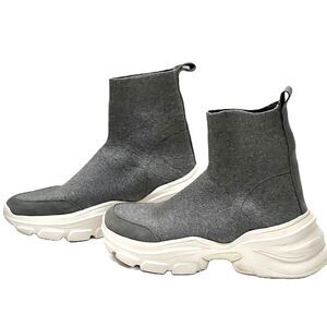 ZARA Sock Knit Sneakers Women’s Sz 8 Gray Stretch Comfy 2.5” Heel Chunky Booties